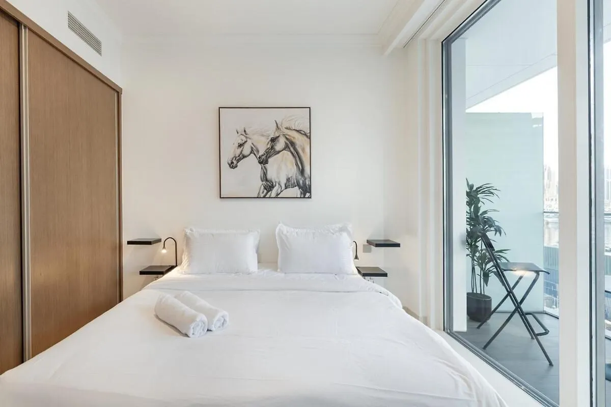 Brand New 1Br Stunning Beach View Emaar Beachfront Dubai