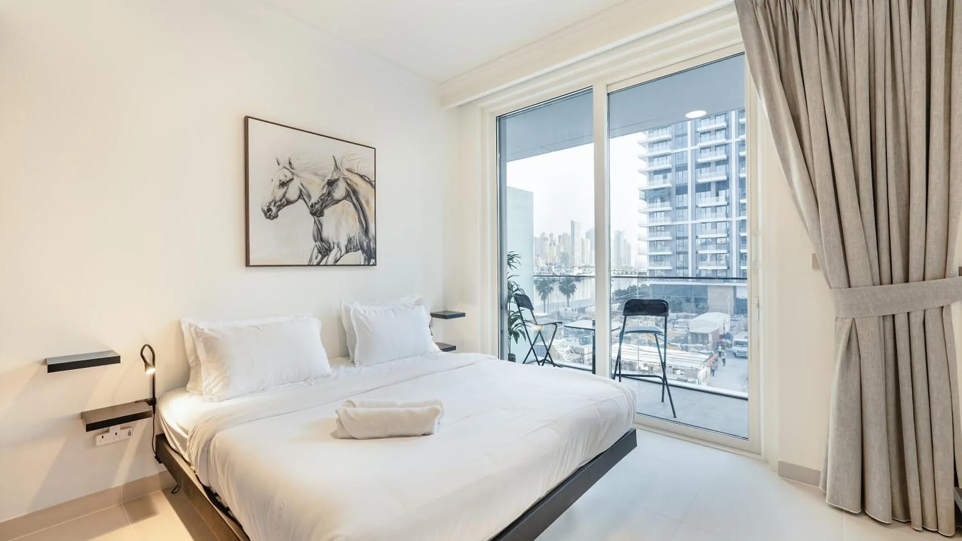 Brand New 1Br Stunning Beach View Emaar Beachfront Dubai