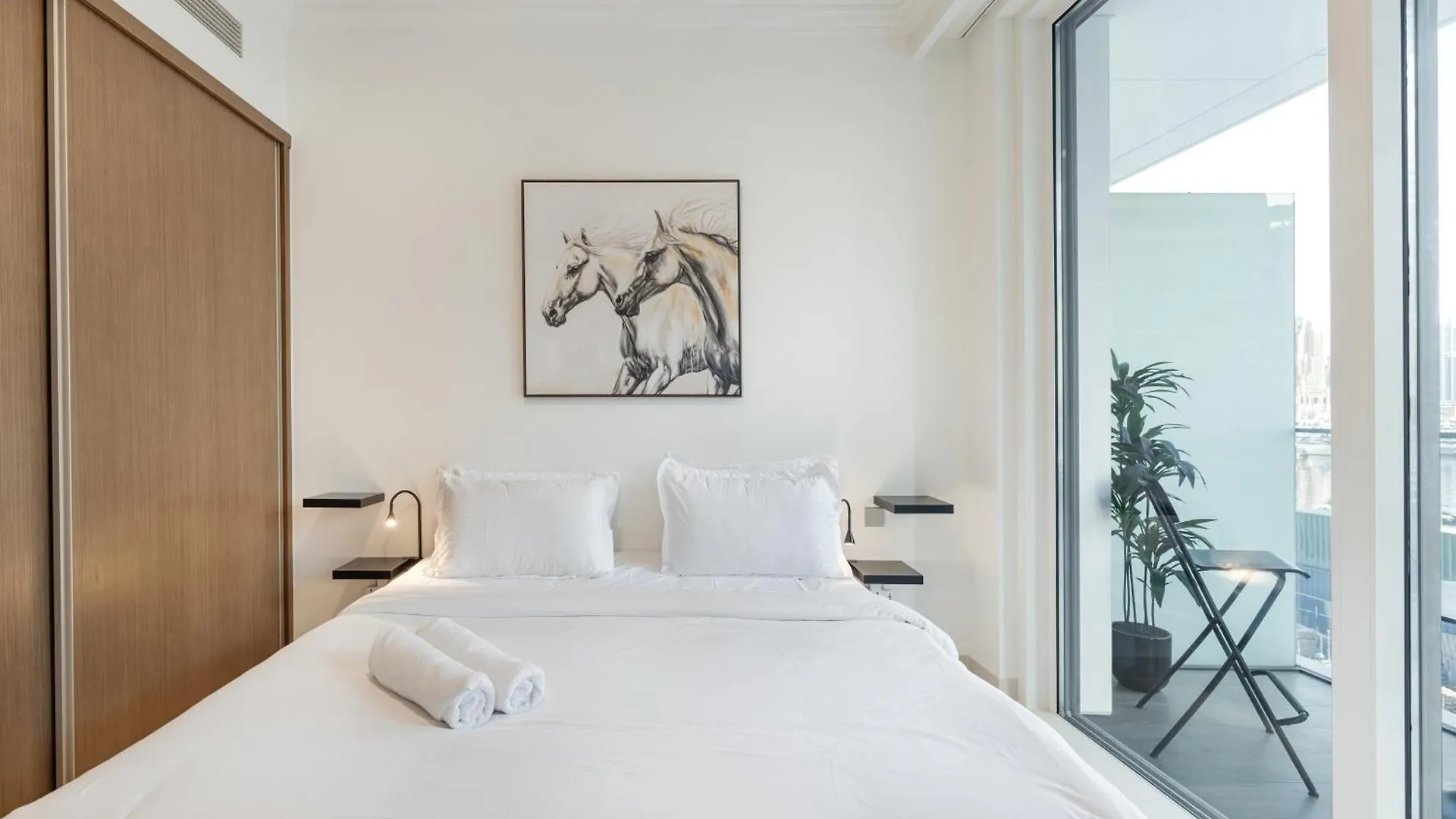 Brand New 1Br Stunning Beach View Emaar Beachfront Dubai